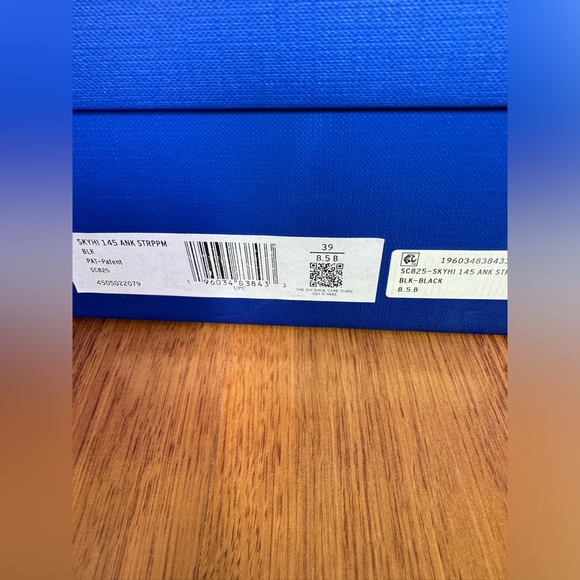 STUART WEITZMAN
New-Like Skyhigh patent-leather platform pumps - Picture 10 of 14